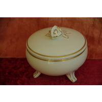 Шкатулка фарфоровая (  высота 9 см , диаметр 10,5 см )  целая