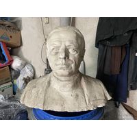 Бюст писателя . Скульптор Азгур