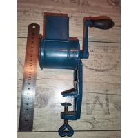 Тёрка для орехов в виде мясорубки, AWR, рабочая.