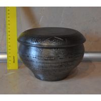 Чугунок с крышкой (сковородкой). Объем 1,5 л. СССР.