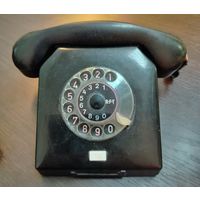 2 Винтажных дисковых телефона. 1-RFT W63а или W61 произведенный в ГДР 1960  .2-Tesla чехословацкого производства 1970 г .