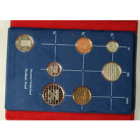 Нидерланды, годовой набор монет (Голландия) 1992 год, 5+5+10+25 центов 1+2,5 гульдена + жетон, Proof.