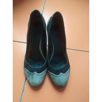 Туфли с необычной формой каблука 38-39