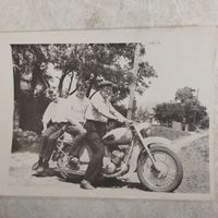 Фотография. История СССР в лицах. Байкеры Советского Союза. Мотоцикл ИЖ. 1950- 60 гг.