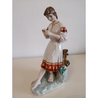 Статуэтка Гадание на ромашке. Полонне. См описание