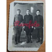 1930-е Три товарища. Студийное фото