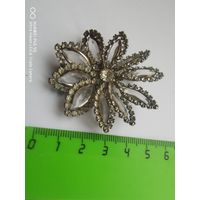 Большая  винтажная брошь  в очень хорошем состоянии самая привлекательная цена трёхдневный аукцион