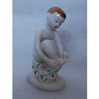 Мальчик с полотенцем.
