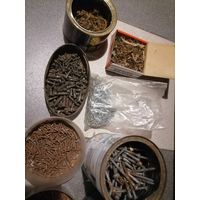 Шурупы и подбивочные гвозди для реставрации мебели