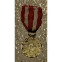 Польская военная медаль на родной ленте (1945 г.)