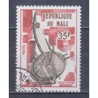 [1184] Мали 1973. Культура.Музыка.Инструменты.35фр. Гашеная марка.