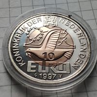 Нидерланды 10 евро 1997 года . Королева Беатрикс. Серебро  999пр.