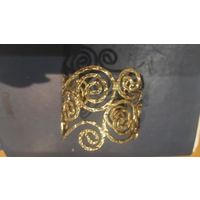 Красивые браслеты на руку и цепочка на ногу.