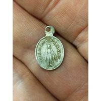 Очень маленький католический образок,