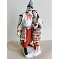 СТАТУЭТКА ФАРФОРОВАЯ "ЛЕВКО И ОКСАНА". 28*14*10 СМ. КЭКХЗ. КИЕВ. СМ.ФОТО, КЛЕЙМО И ОПИСАНИЕ.