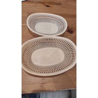Две корзинки овал, цвет бежевый, пластик.  Размеры: 1 (24,5 на 17 см), 2 (20 на 14 см). Продаю парой. Хорошее состояние.