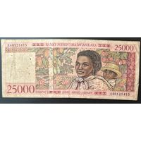 РАСПРОДАЖА КОЛЛЕКЦИИ. Мадагаскар 25000 франков 1998 г.