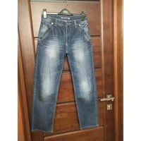 Классические джинсы на 44-46 размер, цвет синий, ПОталии 38 см, ПОберед 52 см, длина 99,5 см. Плотный, качественный джинс.