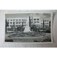 Сочи. Санаторий Министерства сельского хозяйства СССР. Памятник Сталину; 1955, чистая.