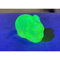 Статуэтка Заяц из уранового стекла . Производство Чехия