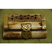Шкатулка натуральная кость (  5 х 7,5 см , высота 3,5 см )