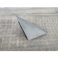 Накладка правой двери (уголок) Mitsubishi Carisma