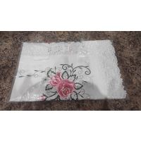 Красивая скатерть 88 на 88 см, новая. Покупала в Германии. Очень красивая.