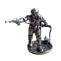 Статуэтка миниатюра Зомби с пистолетом и булавой Металл/сплав