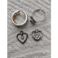 Кольца и кулоны.