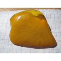 Брошь, янтарь.