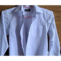 Рубашки белые на мальчика 5-7лет, б.у-2шт