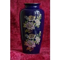 Ваза фарфоровая   20 см   ( целая )