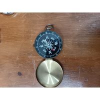 Старый компас работает.