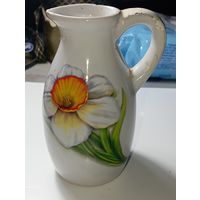 Фарфоровый  кувшинчик .