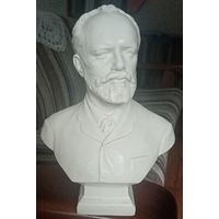 Бюст  П.И. Чайковский. Высота 22 см. СССР. Номер в тесте.
