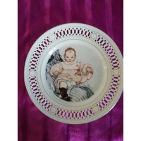 Коллекционная настенная тарелка "Эсбьорн". Резной фарфор. Дания. 21 см.