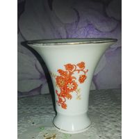 Старинная немецкая фарфоровая вазочка. 9,5 см, диаметр - 8,5 см.