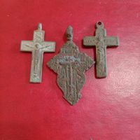 Лот нательных крестиков 3 штуки