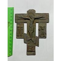 Крест-распятие Христово с предстоящими.Ранее ,предположительно ,середина 18 века .Толстое ,всё фигуры на кресте выпуклые.Утраты.Без торга.