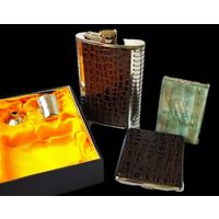 НАБОР ПОДАРОЧНЫЙ (ПОРТСИГАР, ФЛЯГА, РЮМКА, КАРТЫ)