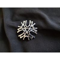 Брошь, Sarah Coventry