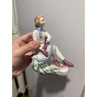 Фигуристка форфор