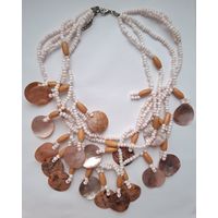 Колье. Коралл. Ракушка. Многорядные коралловые  бусы.
