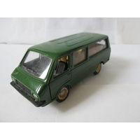 МОДЕЛЬ АВТОМОБИЛЯ РАФ-2203,А-18 ВРЕМЕН СССР.1/43