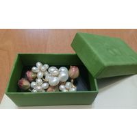 Красивая брошь, Германия. Натуральный жемчуг. Недорого, из коллекции.