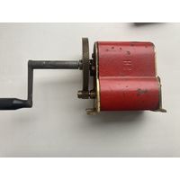 Динамо-машинка для зарядки полевого телефона Вермахта. 1938 г. Клеймо приёмки. Stocheru.Co. Leipzig Вес 1.5 кг. 4500