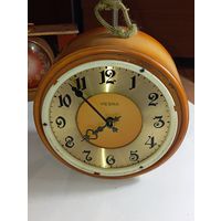 Часы механические Весна .