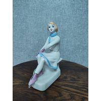 Статуэтка, фигурка фарфоровая фигуристка.