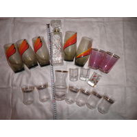 Штоф с рюмками и бокалами,родом из СССР.С рубля.