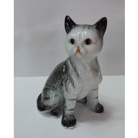 Статуэтка фарфоровая "Котик" 80-е годы Европа. Высота 11 см. Целая, без реставрации.